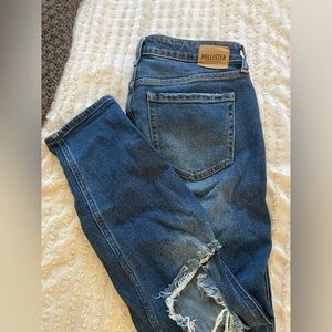 Hollister Women's Dark Blue Cropped Jeans